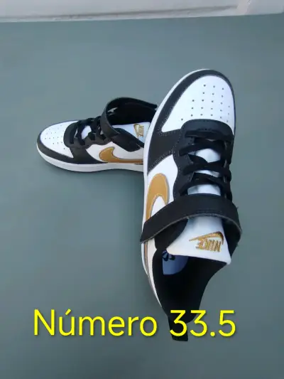 Zapatillas blancas y negras Nike - miniatura 1