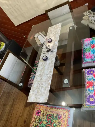 Mesa de comedor con sillas - miniatura 4