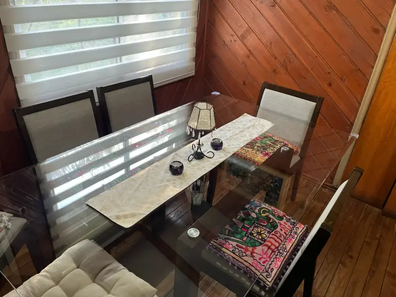 Mesa de comedor con sillas - 6