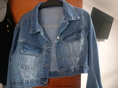 Chaqueta de mezclilla con strass - miniatura 1