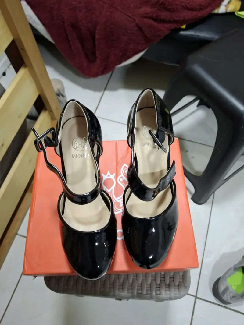 Zapatos de charol negro con hebilla - 1