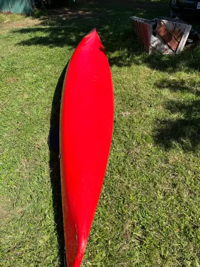 Kayak rojo de travesía , - miniatura 1