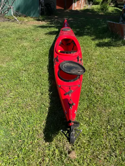 Kayak rojo de travesía , - miniatura 3
