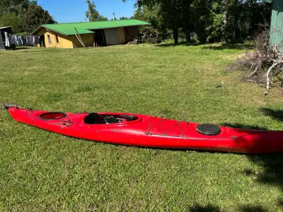 Kayak rojo de travesía , - miniatura 4