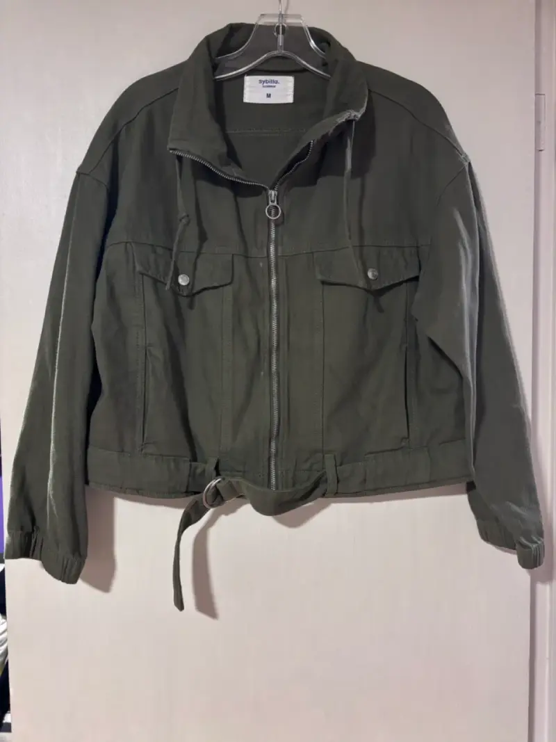 Chaqueta verde con cinturón