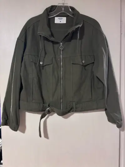 Chaqueta verde con cinturón - miniatura 1