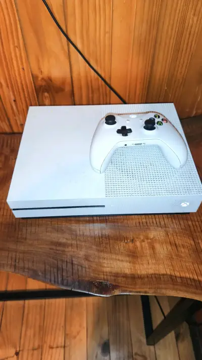 Consola Xbox One S con control - miniatura 1
