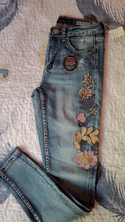Jeans aeropostale bordados de tiro alto - miniatura 1