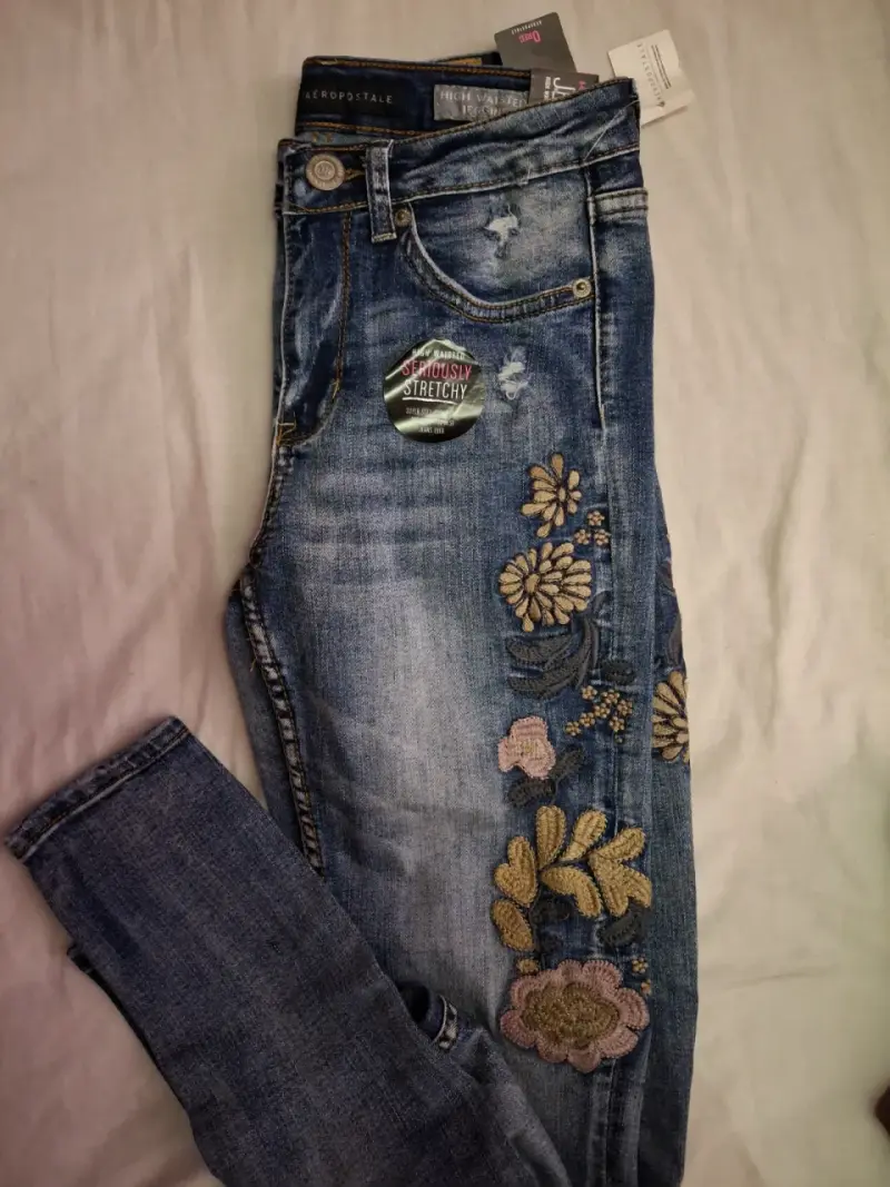 Jeans aeropostale bordados de tiro alto - 5