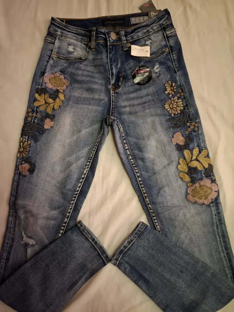 Jeans aeropostale bordados de tiro alto - 6