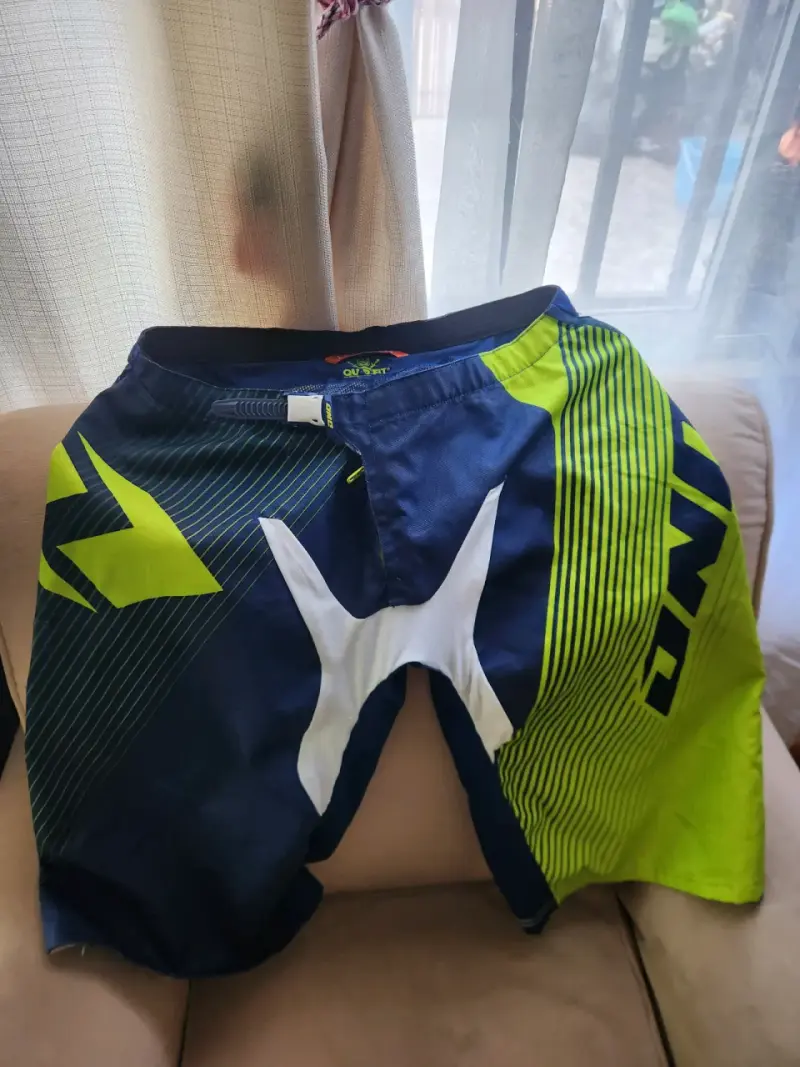 Pantalones deportivos azul y verde - 2