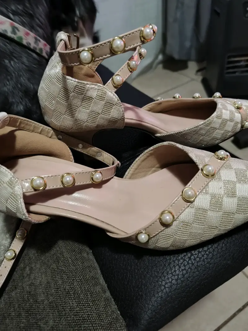 Zapatos beige con perlas - 2