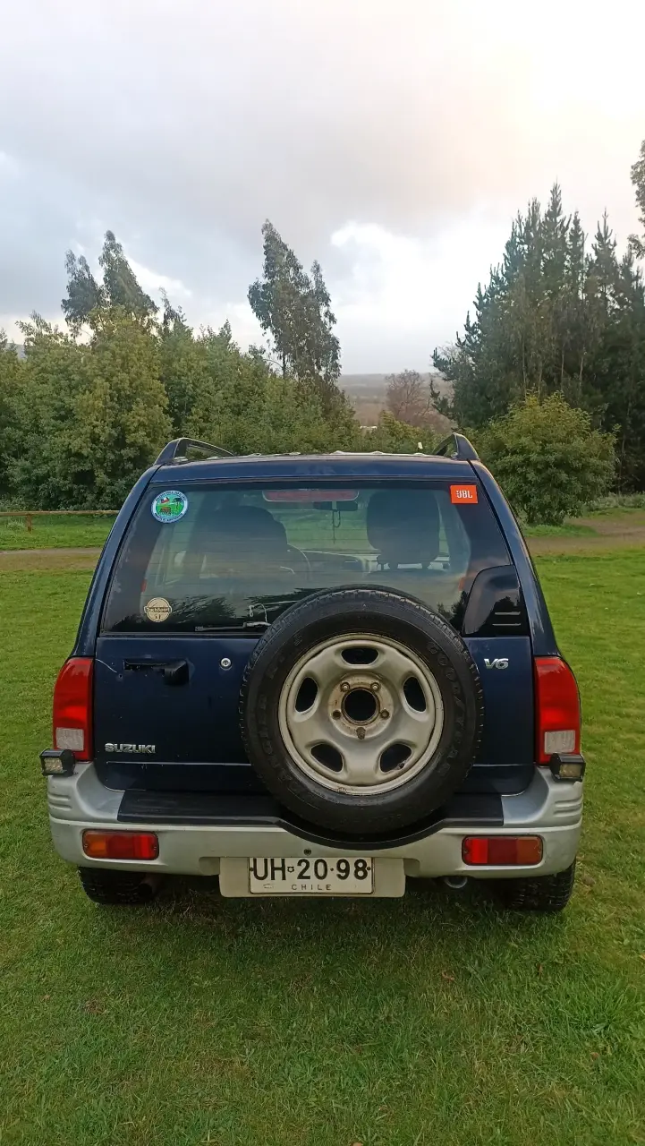 Vehículo 4x4 en buen estado - 2
