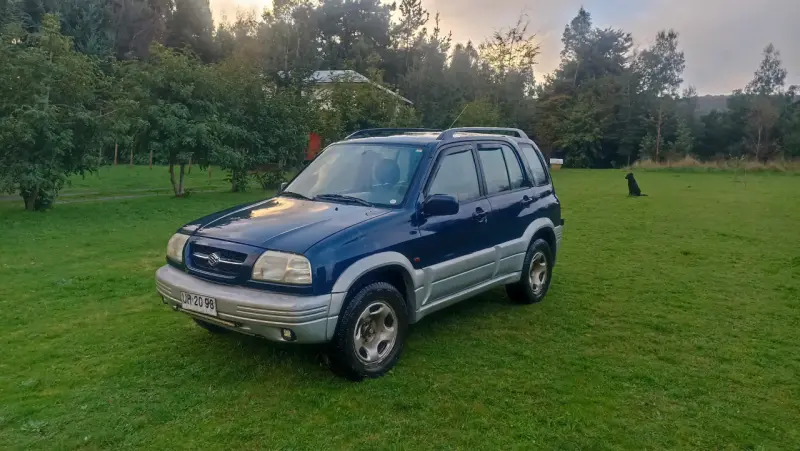 Vehículo 4x4 en buen estado - 4