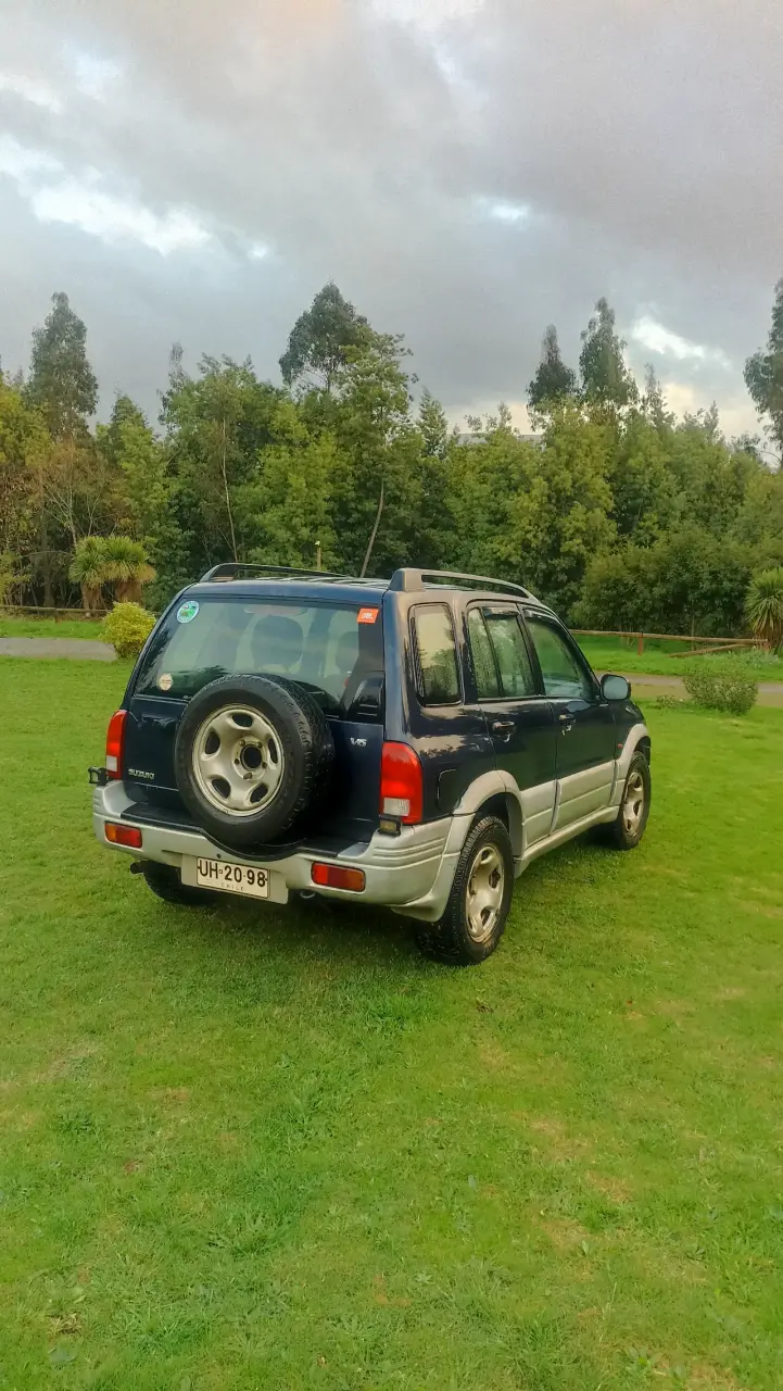 Vehículo 4x4 en buen estado - 5
