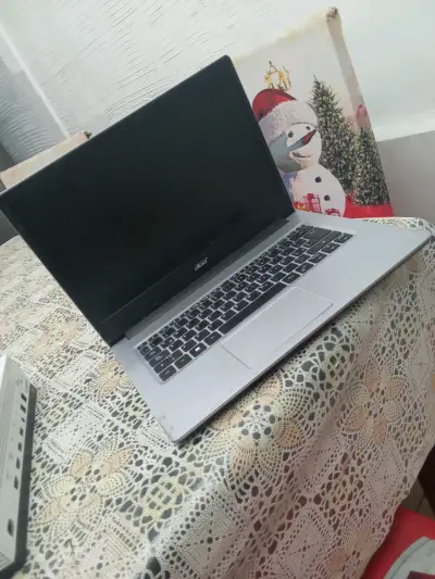 Laptop Acer usada - miniatura 3