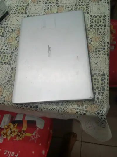 Laptop Acer usada - miniatura 4