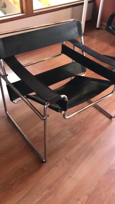Silla de diseño negro - miniatura 1