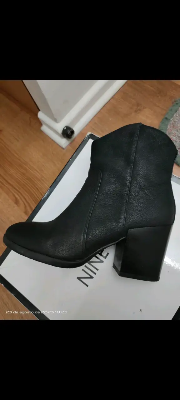 Botines negros de cuero