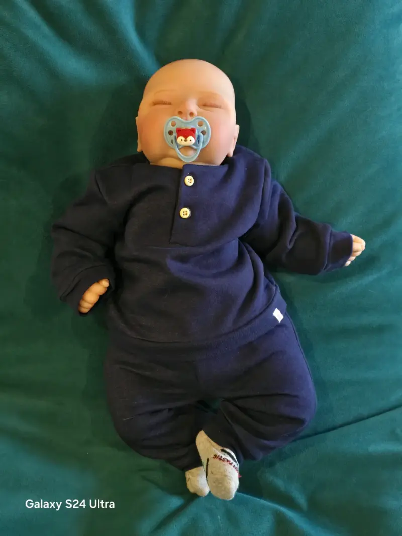 Muñeco reborn realista con chupete azul - 1