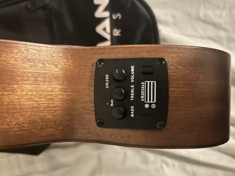 Ukulele electroacustico Freeman - 2