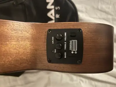 Ukulele electroacustico Freeman - miniatura 2