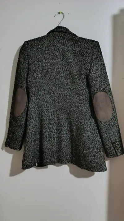 Blazer negro con diseño clásico talla M - miniatura 3