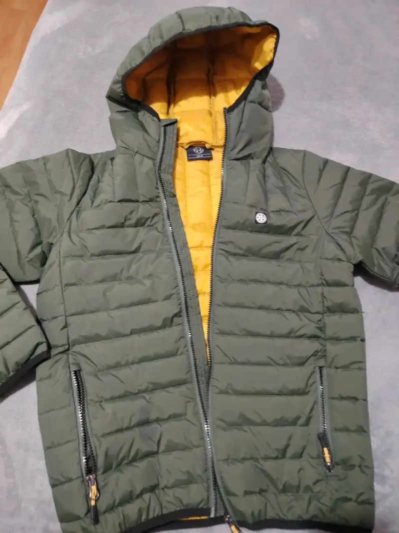 Chaqueta impermeable verde - 1