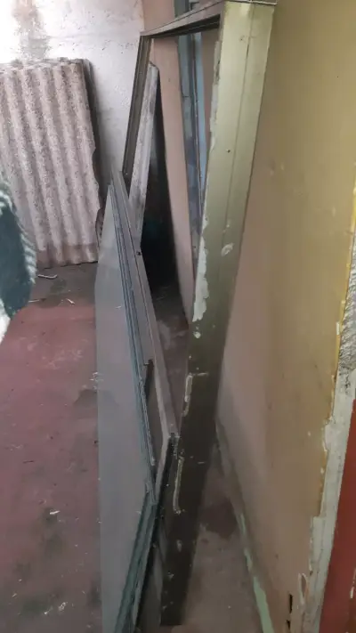 Ventanal de aluminio con vidrio doble cada hoja - miniatura 1