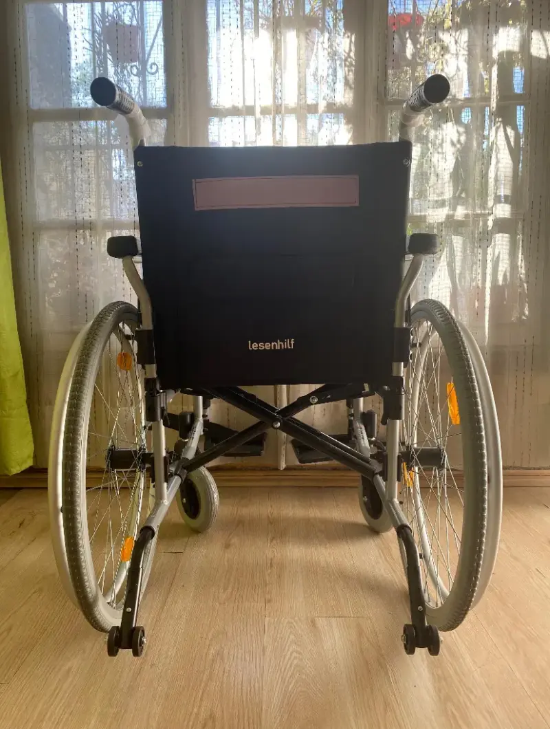 Silla de ruedas plegable lesenhilf - 1