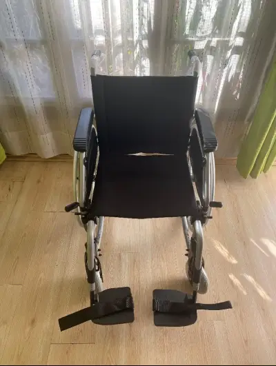 Silla de ruedas plegable lesenhilf - miniatura 3