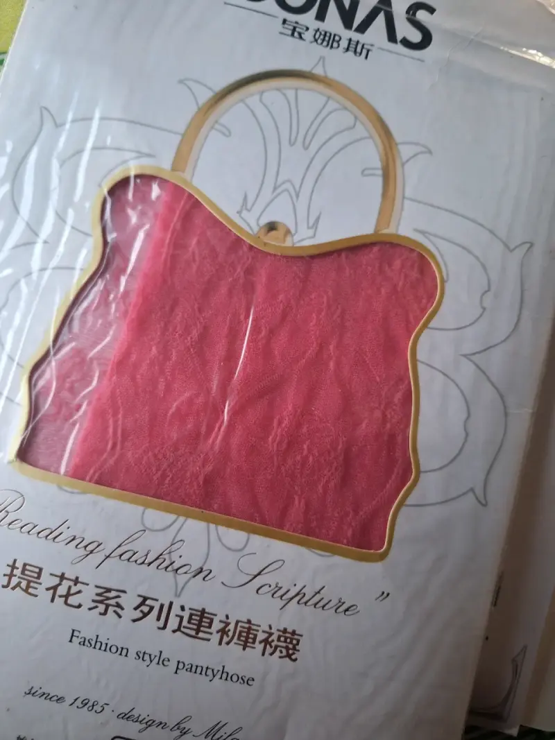 Panty de encaje rosa - 1