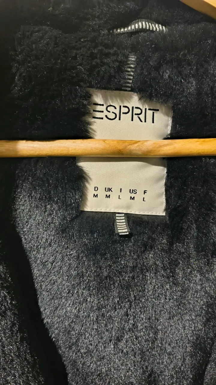 Parka negra con forro de pelo - 2