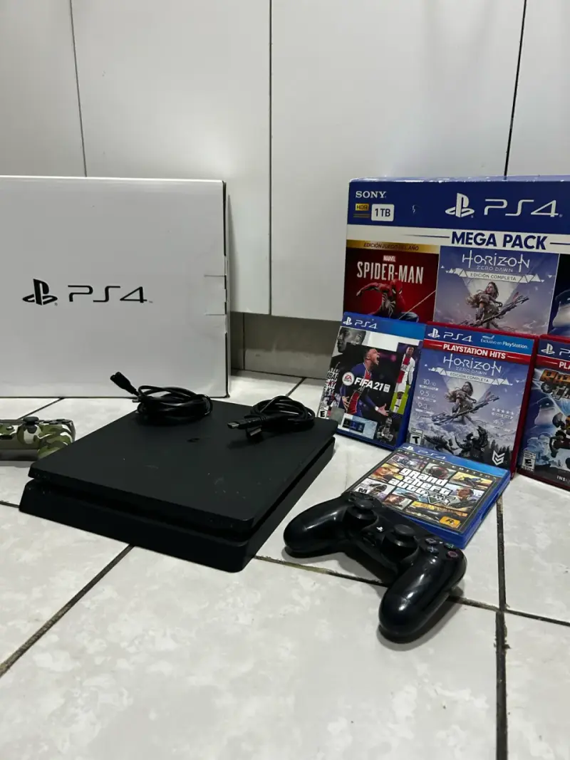 Consola PS4 con juegos incluidos - 1