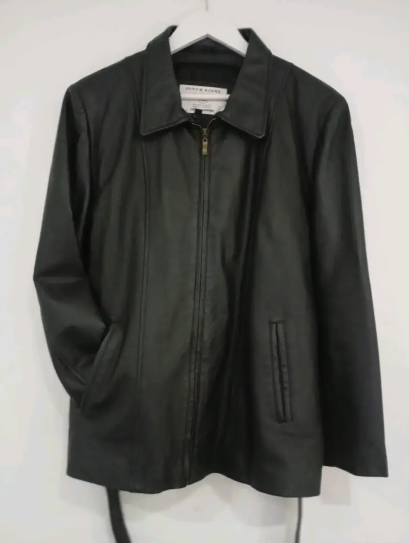 Chaqueta de cuero negra - 1