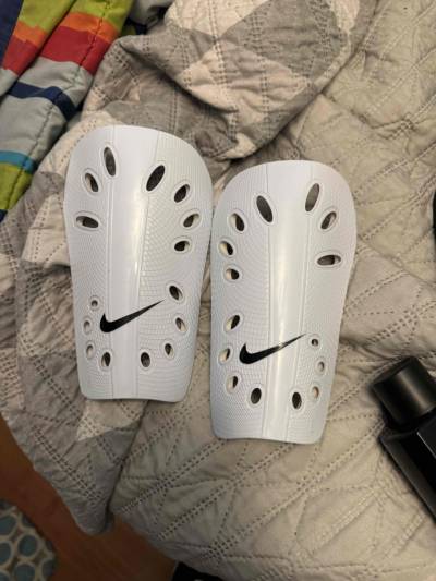 Canilleras  Nike blancas - miniatura 1
