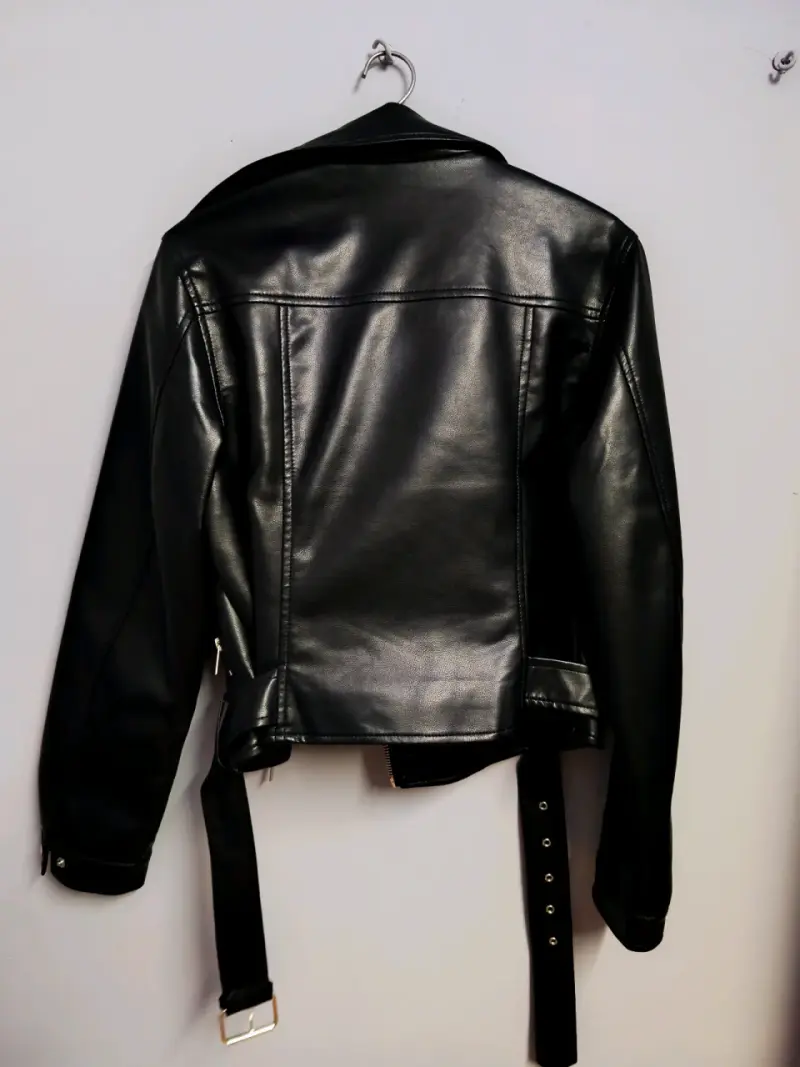 Chaqueta de cuerina negra - 3