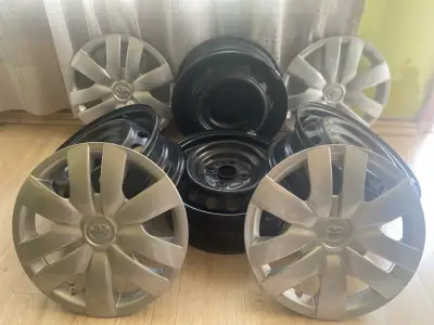 Tapa y llanta Toyota - miniatura 2