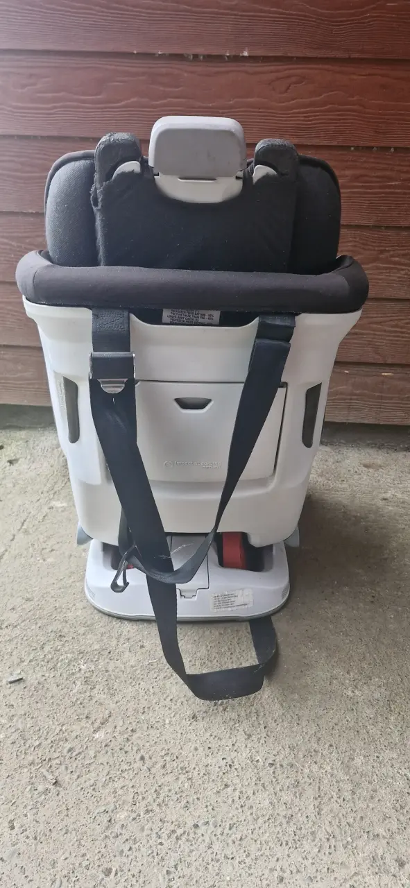 Silla de auto infantil gris - 1