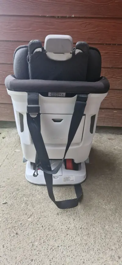Silla de auto infantil gris - miniatura 1