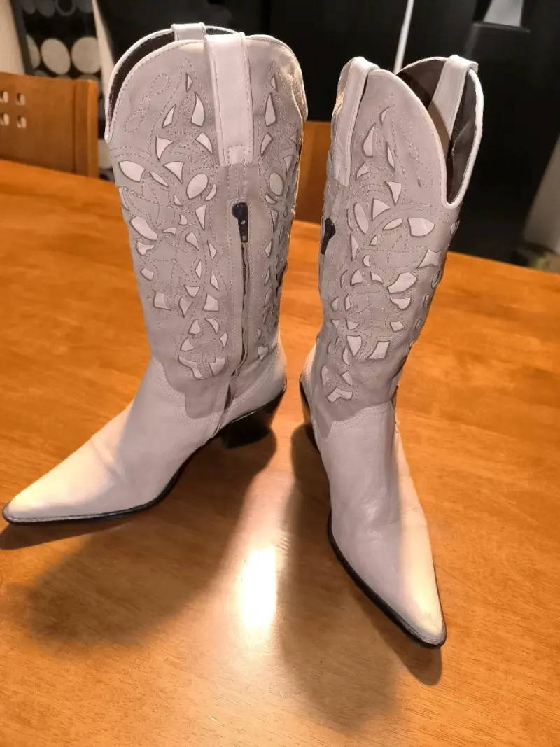 Botas vaqueras beige con diseño - 2