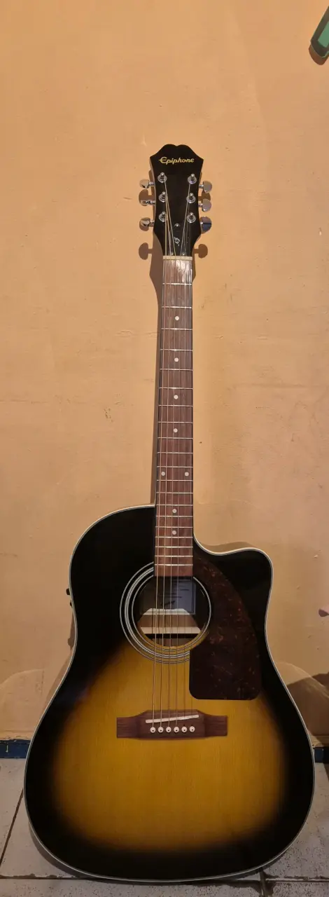 Guitarra electroacústica Epiphone J-15 Deluxe - 1