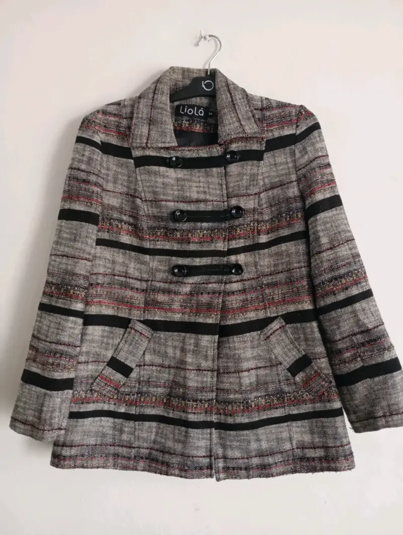 Parka negra con capucha de piel - 3