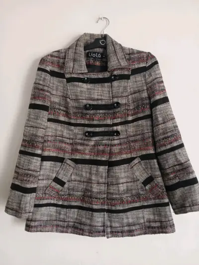 Parka negra con capucha de piel - miniatura 3