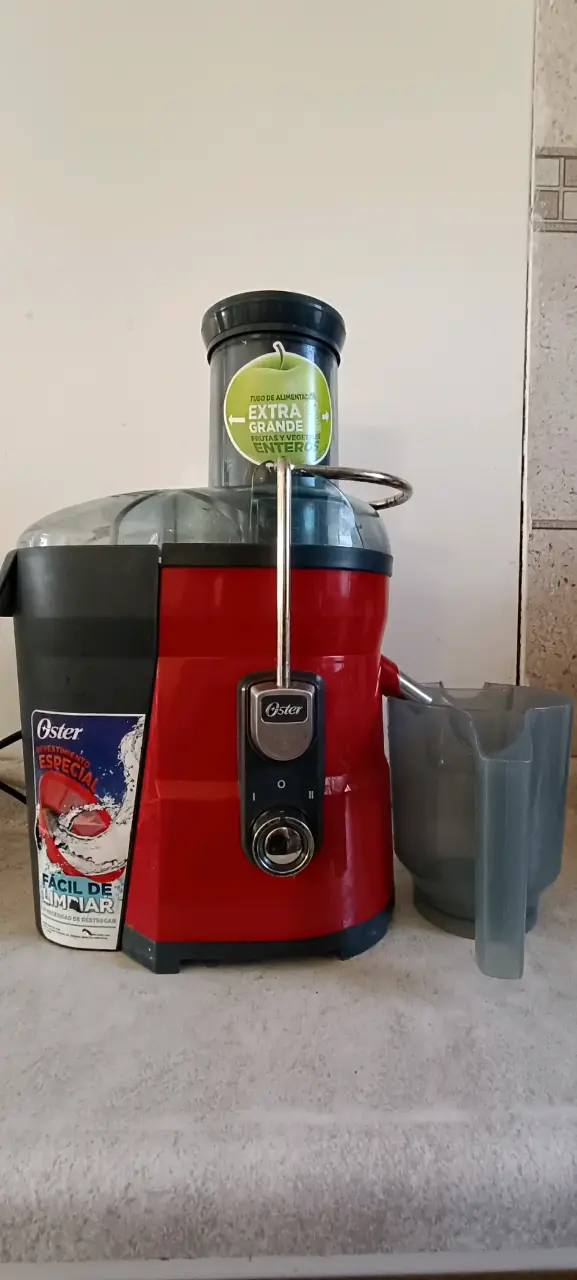 Extractor de jugo Oster rojo