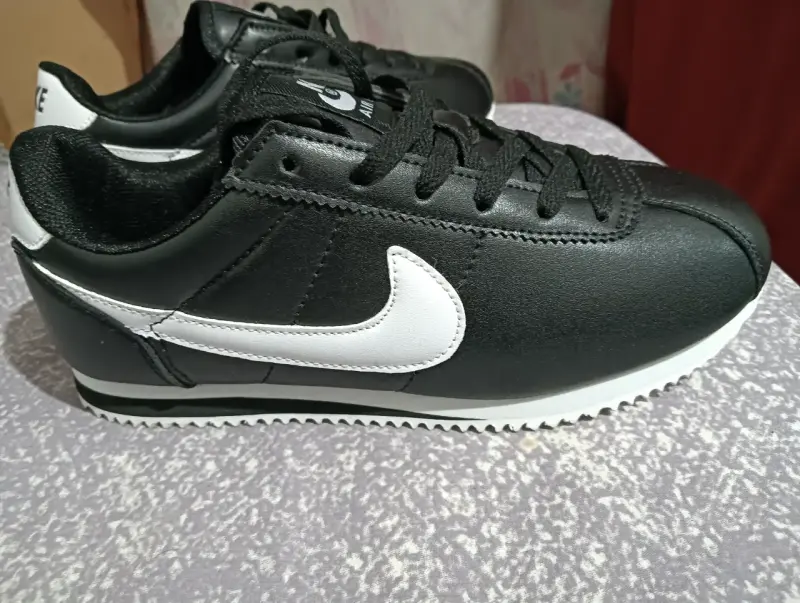 Zapatillas deportivas negras Nike cortez - 1