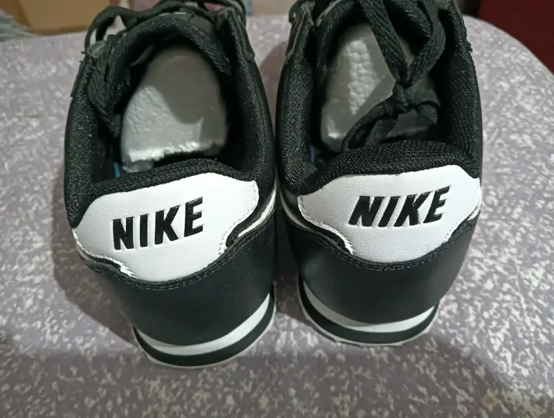 Zapatillas deportivas negras Nike cortez - 2