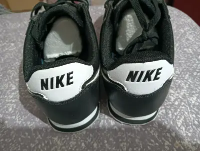 Zapatillas deportivas negras Nike cortez - miniatura 2