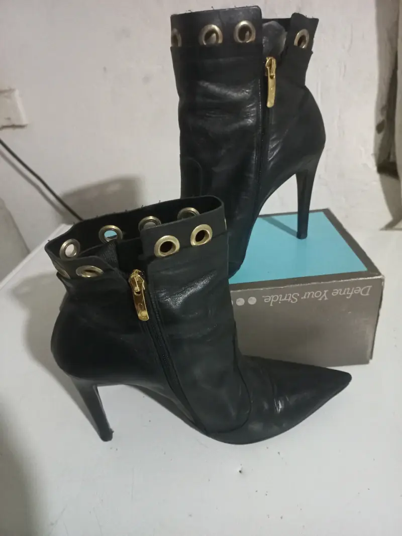 Botines de cuero con taco alto