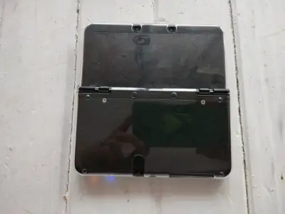 NEW NINTENDO 3DS Black edition - miniatura 3
